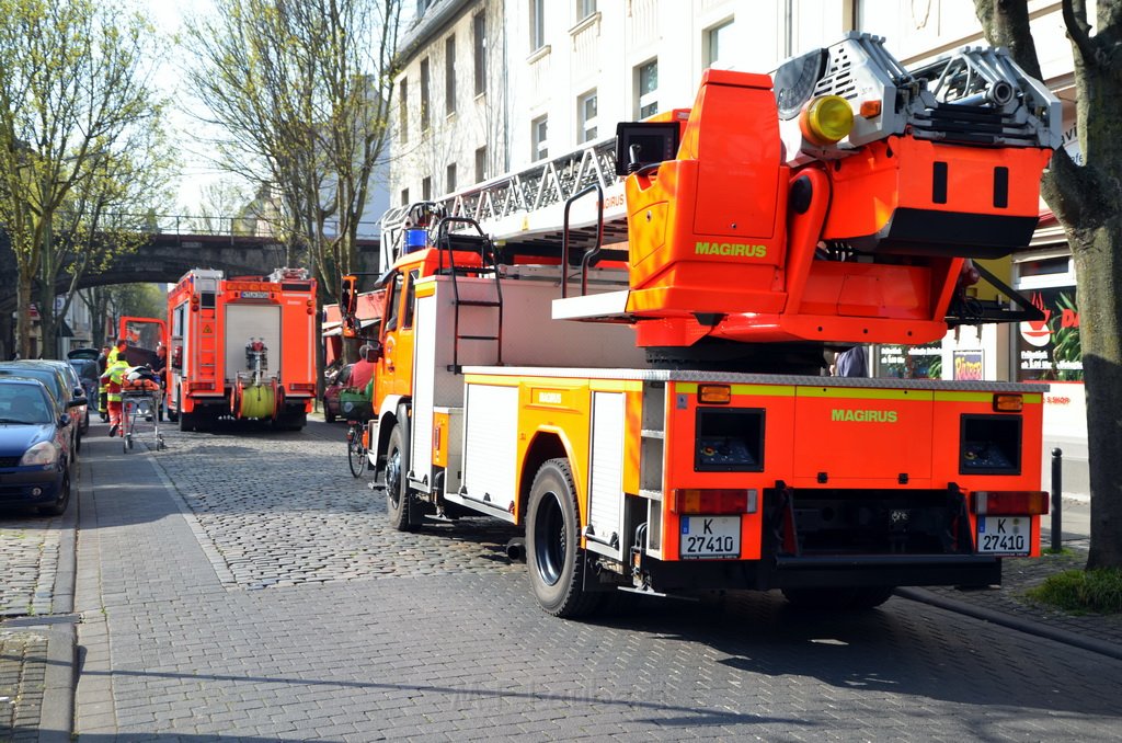 Einsatz BF Koeln Kran beruehrt Oberleitung DB Koeln Gremberg Taunusstr P004.JPG